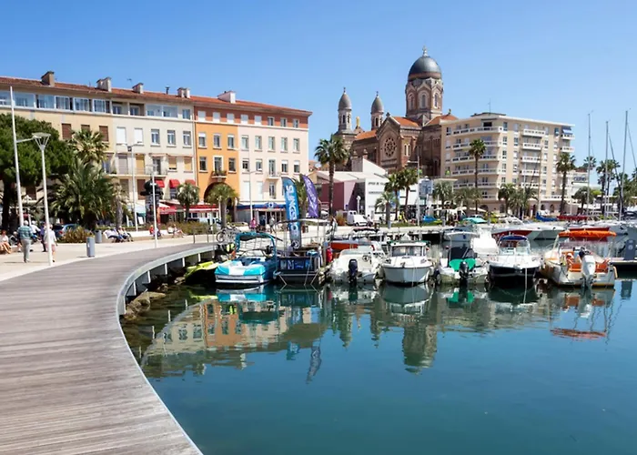 Close To The * Saint-Raphaël