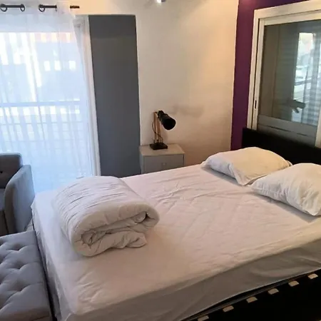 公寓 Close To The *